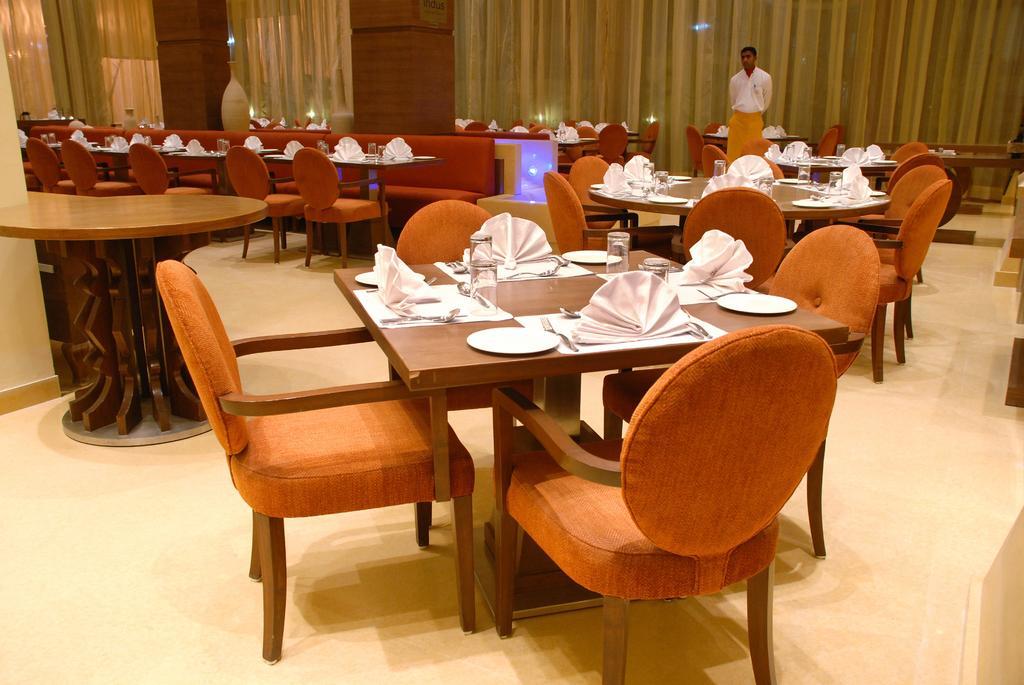 Cambay Grand Kukas Hotel Jaipur Restaurant photo